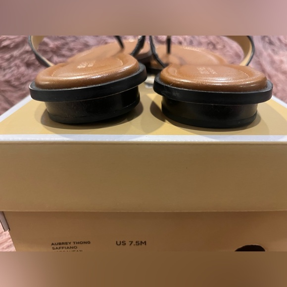 Micheal Kors Aubrey Thong Sandals - Great condition - Picture 4 of 6